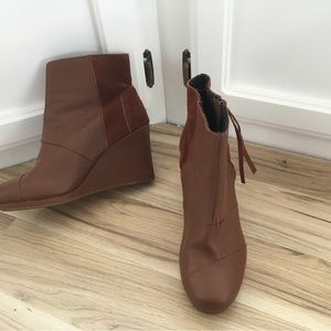Toms Cognac Leather & Suede Wedge Booties